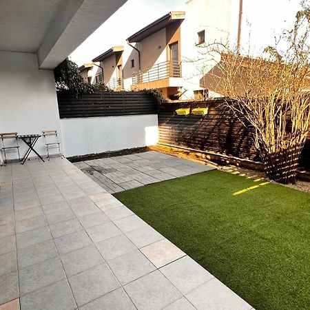Otopeni Airport Apartment With Private Garden Extérieur photo