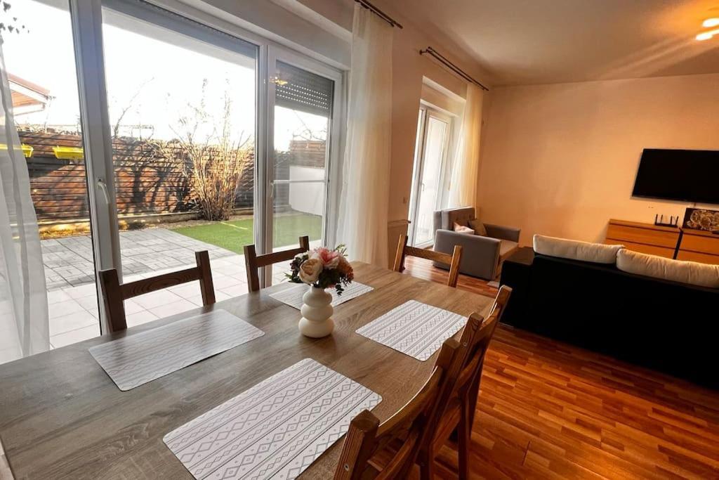 Otopeni Airport Apartment With Private Garden Extérieur photo